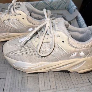 👟Yeezy Boost 700 (Analog)